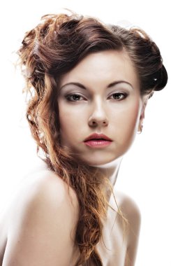 Temiz cilt üzerinde bir beyaz ile seksi güzel bir genç kadının yüzü 