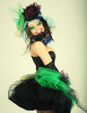 yaratıcı sima olan kadın. Bebek stil.