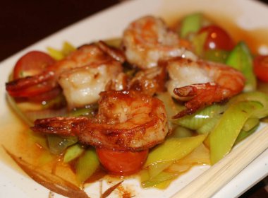 Seadood ve domates soslu erişte.