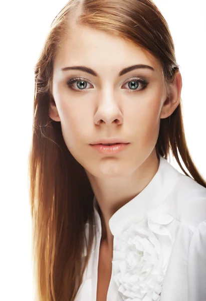 La cara de una hermosa mujer joven y sexy con la piel limpia en un blanco —  Fotos de Stock