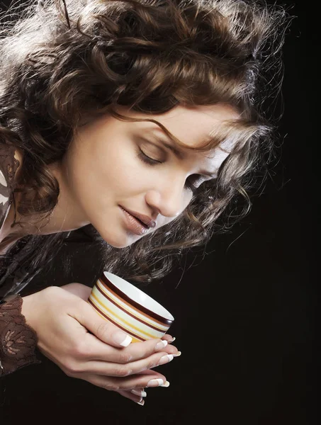 Mulher bonita beber café — Fotografia de Stock