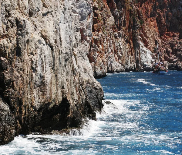 Rock, de zee en de Golf in Turkije — Stockfoto