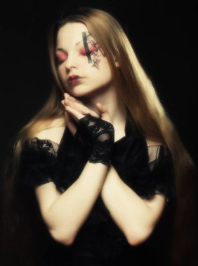 Yaratıcı yüz-sanat olan kadın