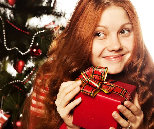 Chica con caja de regalo — Foto de Stock