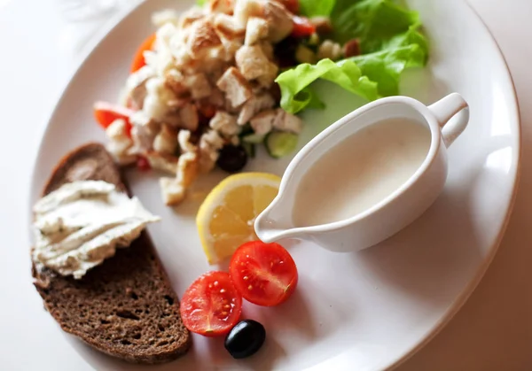 geleneksel Sezar salatası