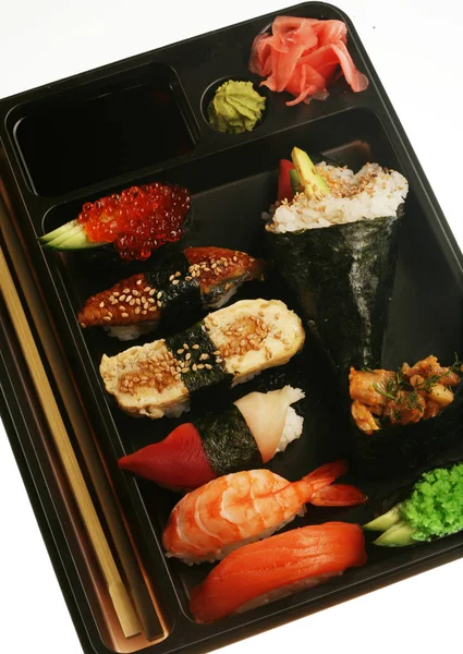 Традиционный японский набор суши — стоковое фото