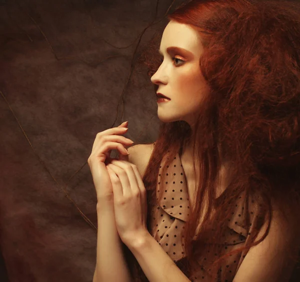Bliska portret redhair kobieta z jasny kreatywnych marka — Zdjęcie stockowe