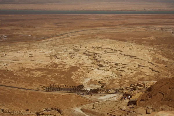 Pintorescas montañas antiguas sobre el Mar Muerto en Israel — Foto de Stock