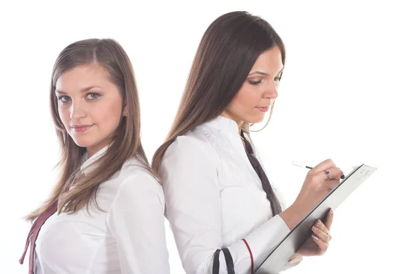 Две привлекательные деловые женщины на белом фоне — стоковое фото