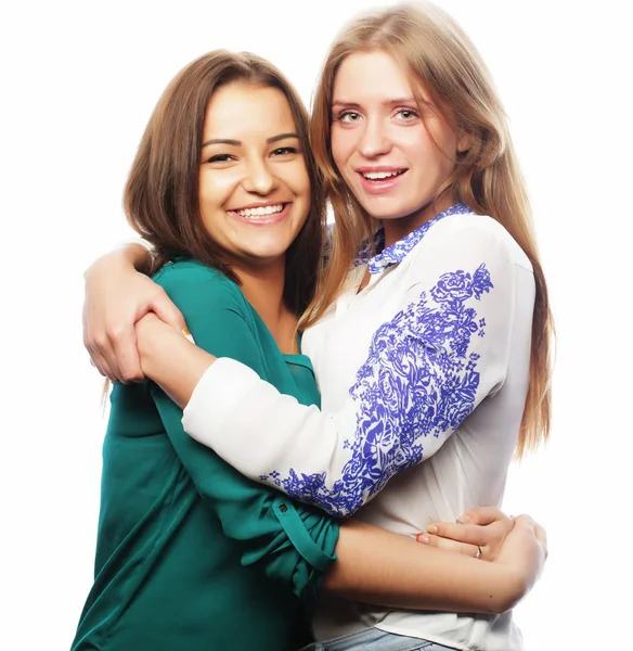 Lifestyle and people concept: Two young girl friends standing together and having fun. — Stock Photo, Image