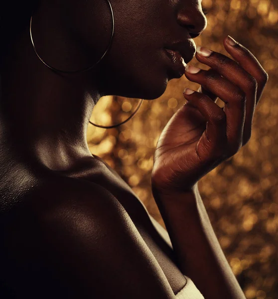 Fashion studio portrait of an extraordinary beautiful african american model with closed eyes over golden background — Stock Photo, Image