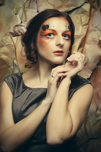 Primer plano retrato pelirrojo mujer con brillante creativo maquillaje — Foto de Stock