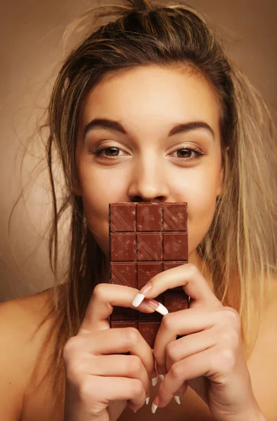 Lifestyle, people and food concept: Beautiful girl with chocolate — Stock Photo, Image