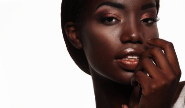 Çekici Afro-Amerikan kadın portresi 