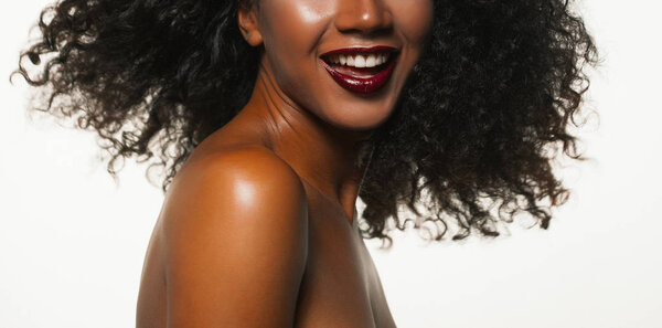 Портрет необычайно красивой африканской модели
 