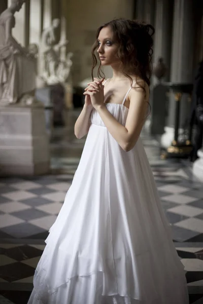 Romantic bride in palace — Stock Photo, Image