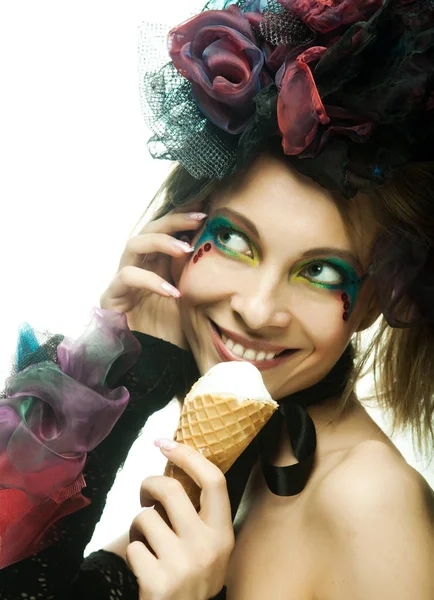 Bambola con gelato — Foto Stock