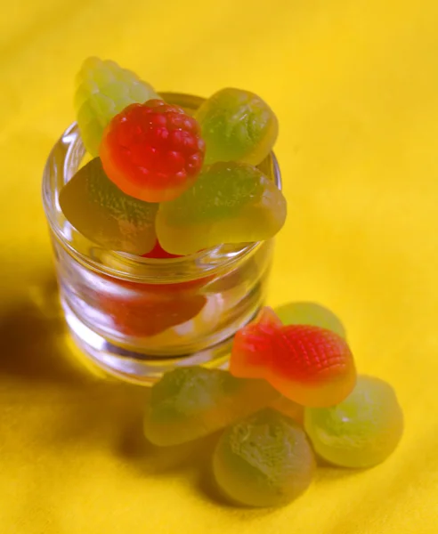 Zoet gekleurde snoepgoed bonen voor de kinderen — Stockfoto