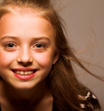 küçük kız mutlu kez