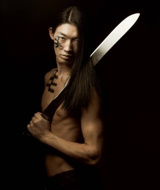 katana ile Asya adam