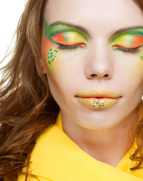 Jovem Fecha Porta Maquiagem Criativa — Fotografia de Stock