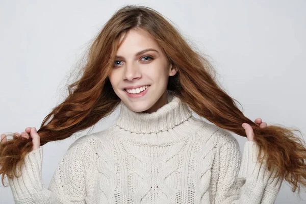 Beautiful woman wearing casual clothes, posing on white background — Stock Photo, Image