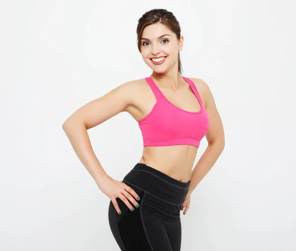 Sport och människor koncept: Glada attraktiv ung fitness kvinna i topp och svart leggings — Stockfoto