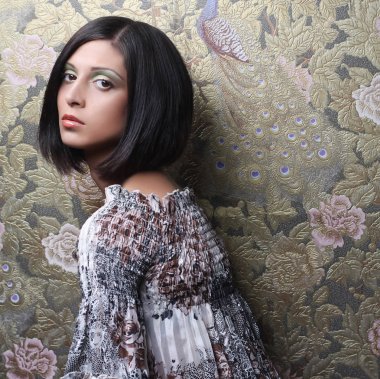  Güzel esmer kadın. 