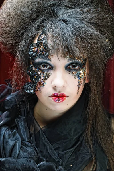 Женщина с творческим макияжем. Хэллоуин . — стоковое фото