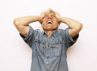 yaşam tarzı ve insanlar kavramı: komuta sizde korkuttu.