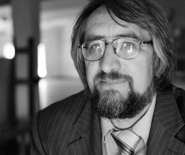 kıdemli yetişkin profesör