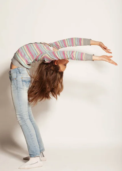 Menina fazendo ginástica — Fotografia de Stock