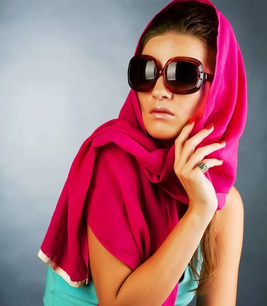 Beautiful woman wearing sunglasses — Stock Photo, Image