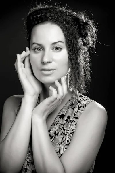 Portrait of pretty young woman with curly hair. — Stock Photo, Image