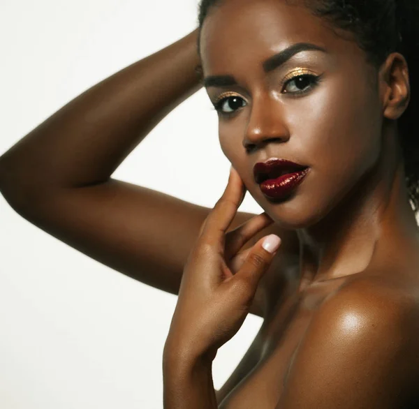 时装工作室肖像的非凡美丽的非洲裔美国人模式 — 图库照片
