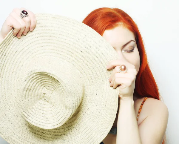 Mulher ruiva com chapéu — Fotografia de Stock