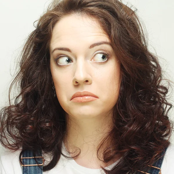 Mujer haciendo una cara divertida — Foto de Stock