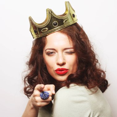 Taç içindeki kadın