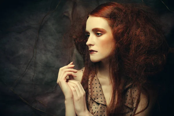 Κοντινό πλάνο πορτρέτο redhair γυναίκα με φωτεινά κάνουν δημιουργική — Φωτογραφία Αρχείου