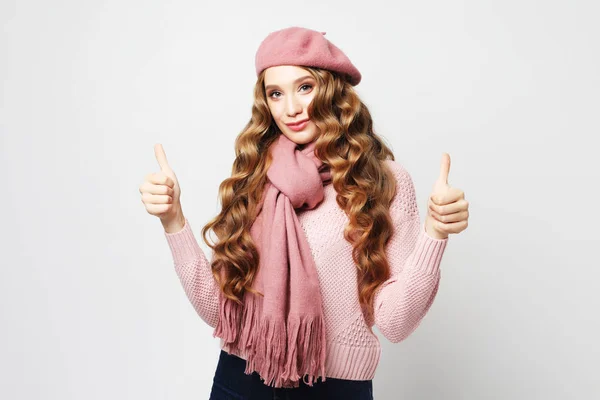 Beauty girl with curly perfect hairstyle wearing pink beret over white background — Stock Photo, Image