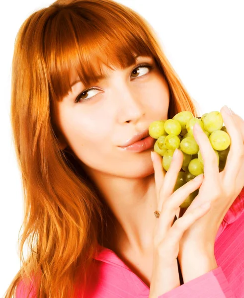 Mujer con racimo de uva — Foto de Stock