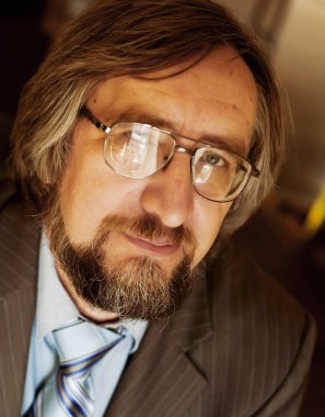 kıdemli yetişkin profesör