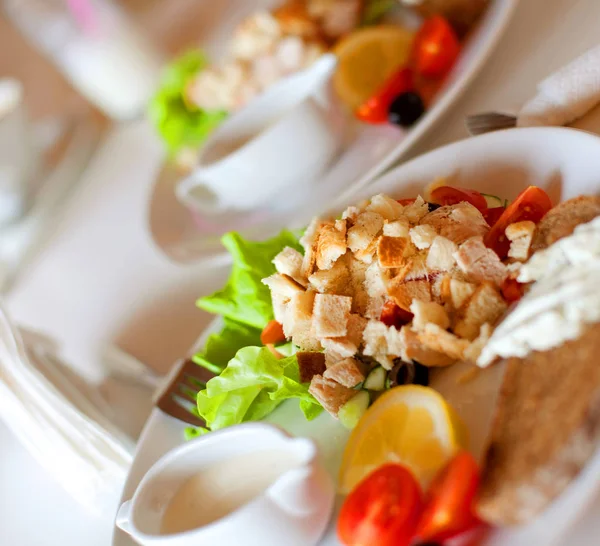 Traditional caesar salad — Stock Photo, Image