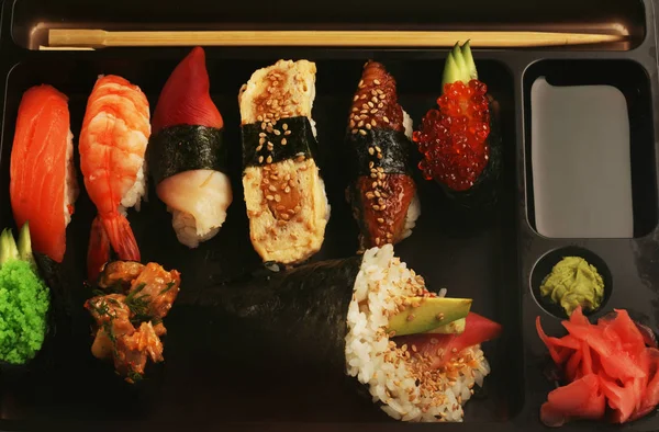 Japonés Tradicional Sushi Cerca — Foto de Stock