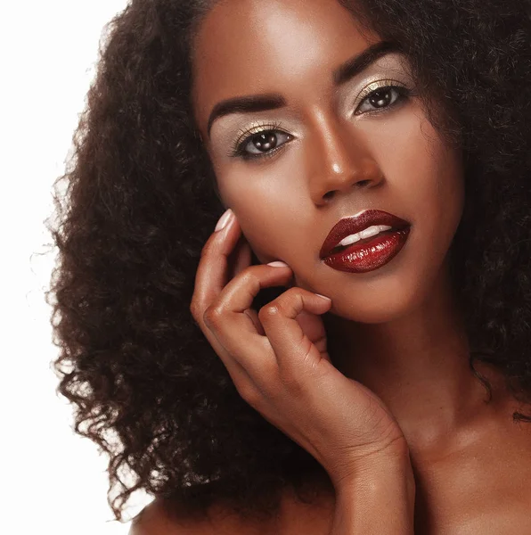 Módní a krása koncept: atraktivní africký Američan žena detailní up portrét — Stock fotografie