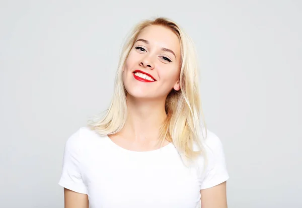 Portrait of cheerful pretty young woman — Stock Photo, Image