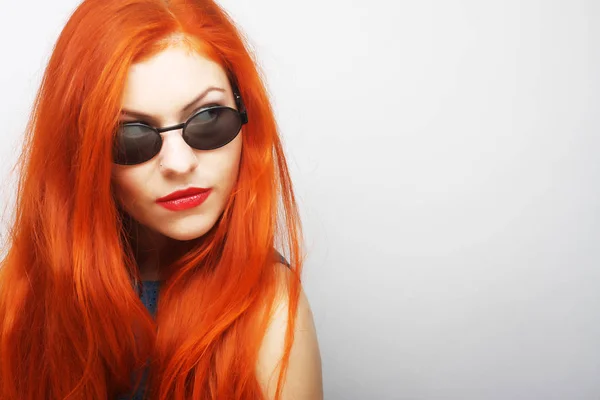 Mujer con gafas de sol — Foto de Stock