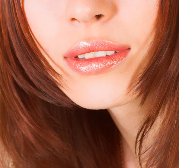 Los labios de la mujer joven — Foto de Stock