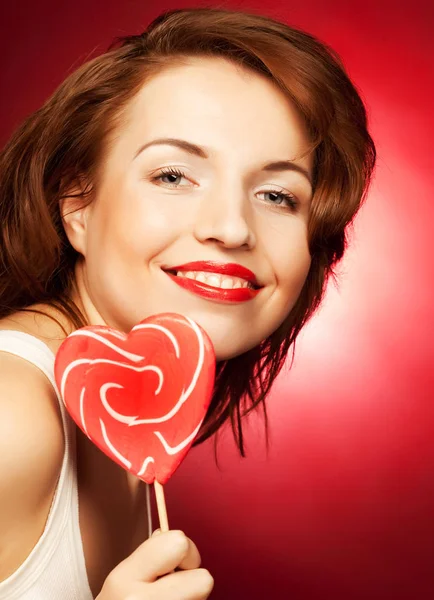Glückliche Frau mit Herzbonbons Lolly Pop — Stockfoto