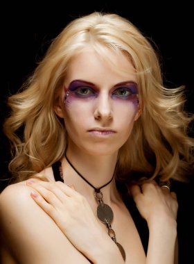 yaratıcı makyaj ile seksi kadın